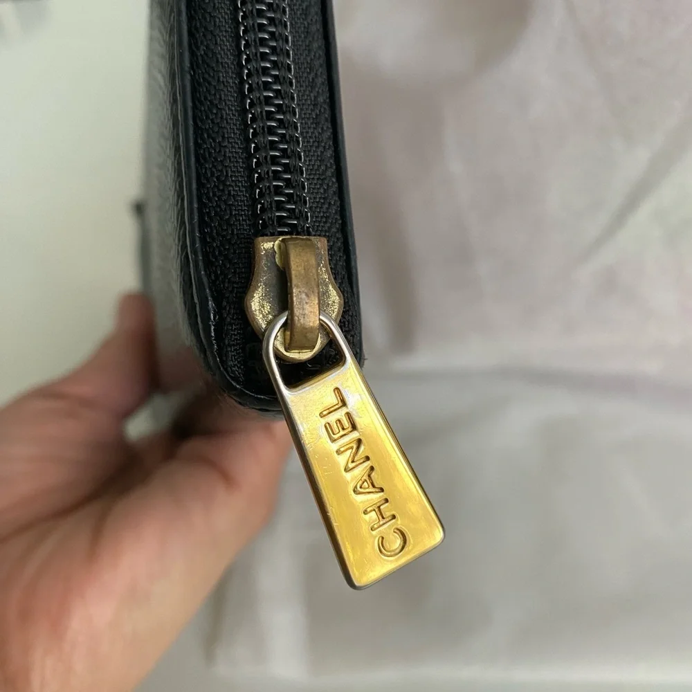 Chanel Black Caviar Leather Wallet with Iconic Logo - Picture 11 of 12